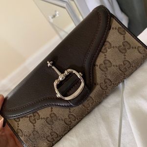 Gucci Bags - Classic Authentic Brown Canvas Gucci Wallet Gucci Bags - Classic Authentic Brown Canvas Gucci Wallet